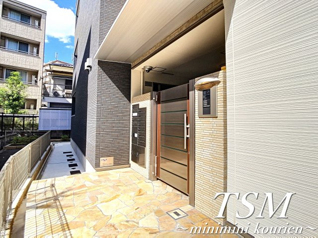 フジパレス萱島信和町Ⅲ番館のエントランス|オートロックあり