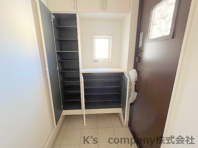 ◎茅ヶ崎市今宿　築未入居戸建　　6号棟の玄関|玄関には大容量のシューズインクローゼットが付いています◇