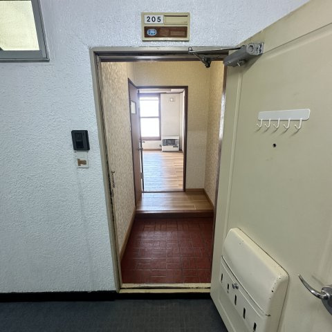 ハイツジャイケの玄関