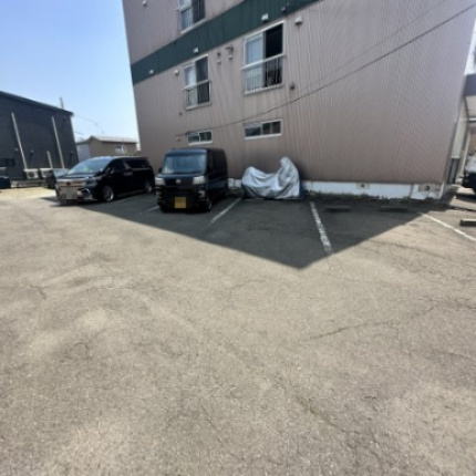 ハイツジャイケの駐車場