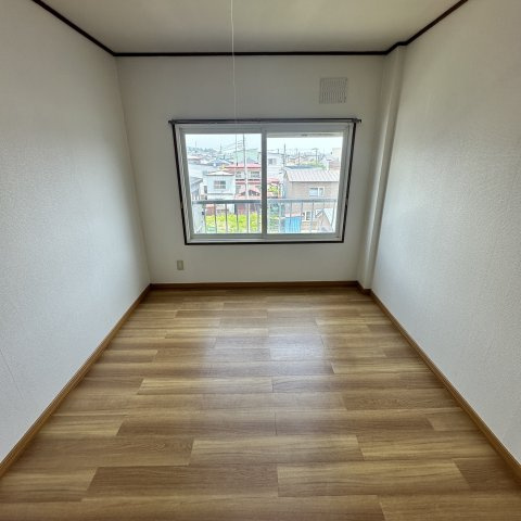 ハイツジャイケの洋室