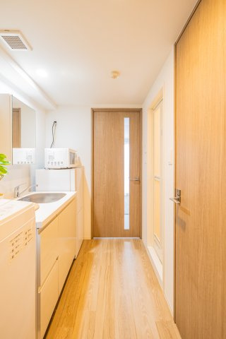 S-RESIDENCE京都竹田 dormitoryの玄関