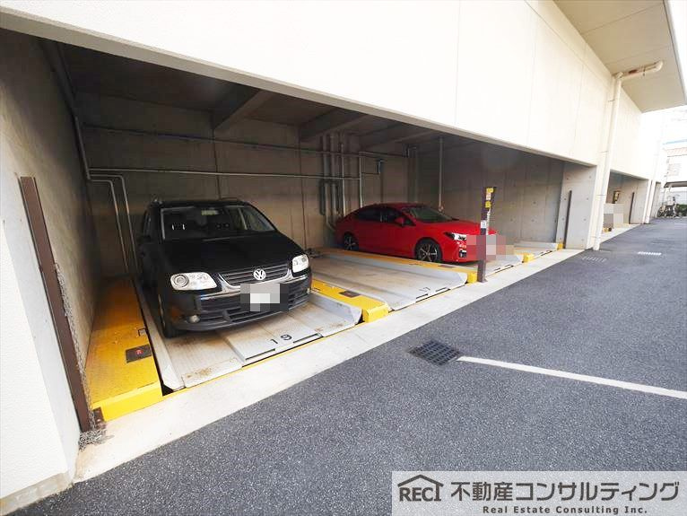 パレ西宮北口の駐車場