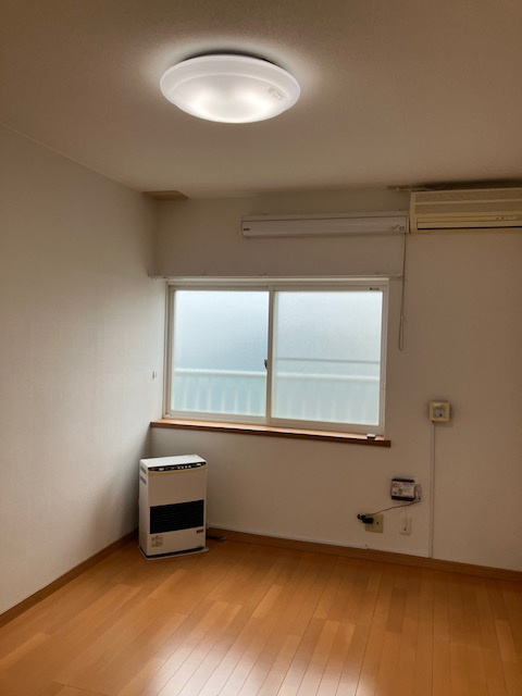 センチュリーハイツの居間・リビング|こちらの居間で趣味の時間をお楽しみください