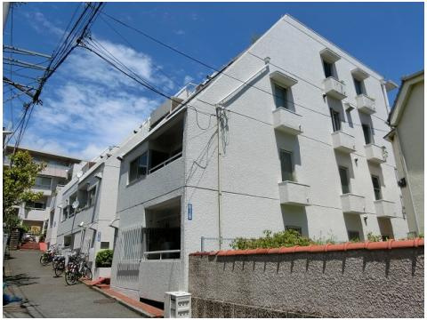 マック新宿コートの外観