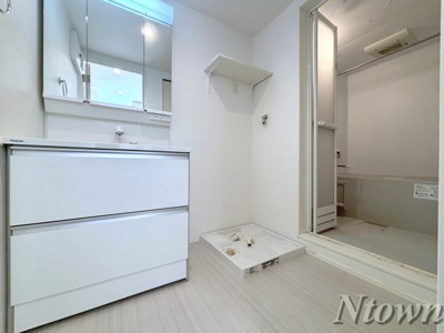 【居間・リビング】 | ハーモニーテラス志賀町Ⅱ | こちらのリビングで趣味の時間をお楽しみください