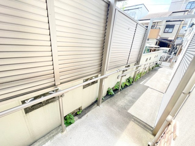 【外観パース】 | 吹田市寿町2丁目中古戸建 | こちらの物件近くの教育施設や、スーパー・公園など、物件周辺の住環境を併せてご案内させて頂きます。ぜひ、現地での暮らしをイメージなさって下さい！