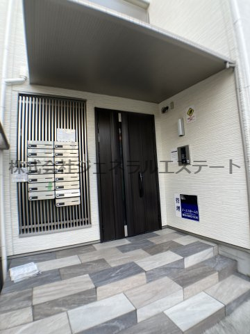 クリエオーレ萱島東のエントランス|落ち着いたエントランスです