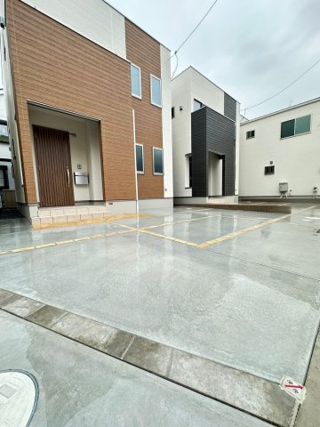 高槻市日向町戸建の駐車場