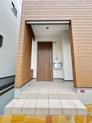 高槻市日向町戸建のエントランス