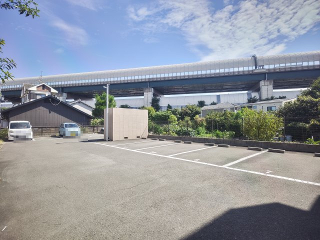 【駐車場】 | ネストクレール | 駐車場に車を止められます