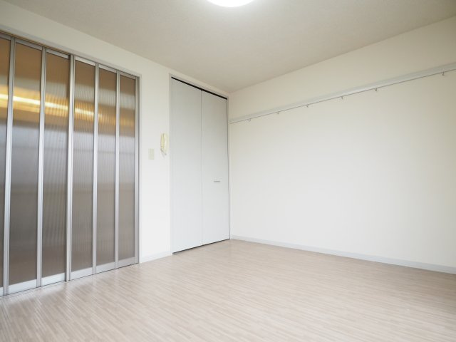 ★落ち着いた色調の寝室です★