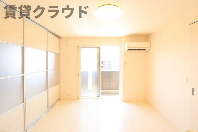 アメニティーなかにしⅣの居間・リビング|こちらのリビングで趣味の時間をお楽しみください