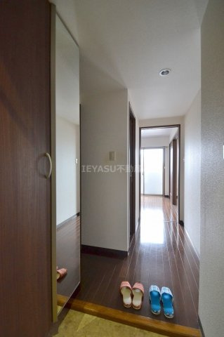 アクアコート横川の玄関