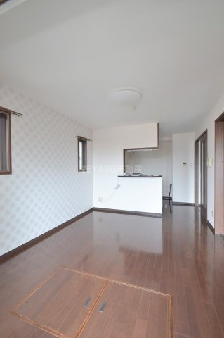 アクアコート横川の居間・リビング