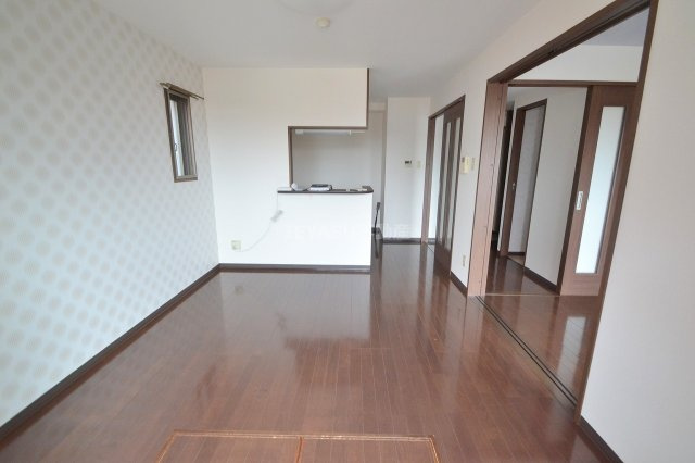 アクアコート横川の居間・リビング