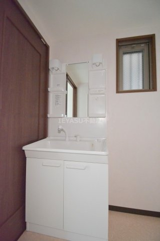 アクアコート横川の洗面所