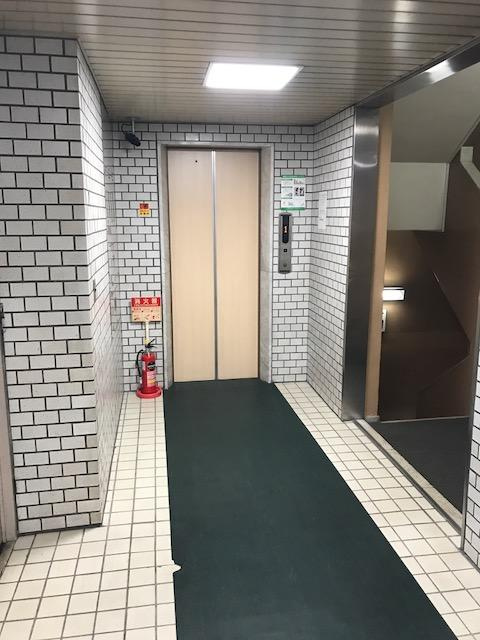 銀座松楠ビルのエントランス