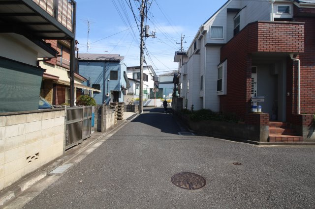 富士見市諏訪　建築条件なし売地　東武東上線『鶴瀬駅』徒歩18分　【諏訪小学区】の前面道路含む現地写真