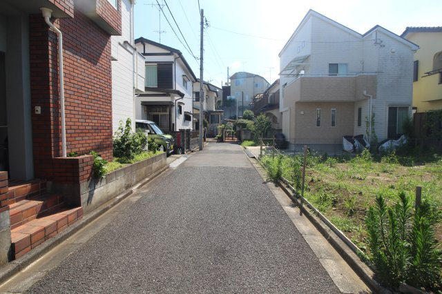 富士見市諏訪　建築条件なし売地　東武東上線『鶴瀬駅』徒歩18分　【諏訪小学区】の前面道路含む現地写真
