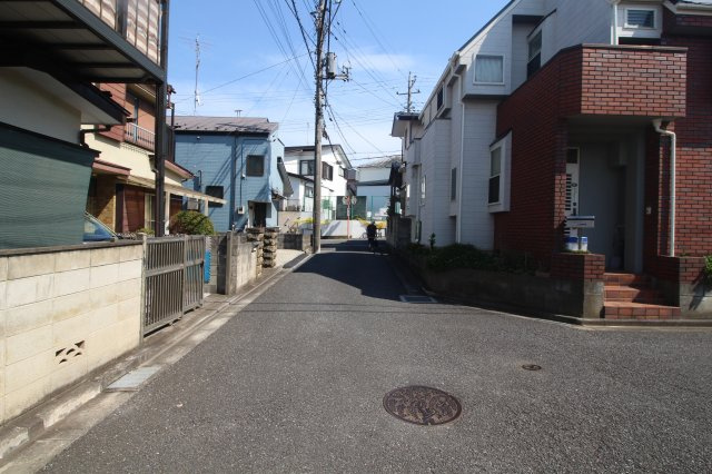 富士見市諏訪　建築条件なし売地　東武東上線『鶴瀬駅』徒歩18分　【諏訪小学区】の前面道路含む現地写真