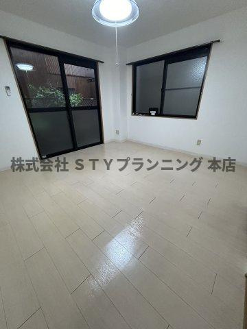 仲介手数料０円！グランコート伊勢山の居間・リビング