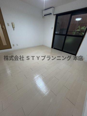 仲介手数料０円！グランコート伊勢山の居間・リビング