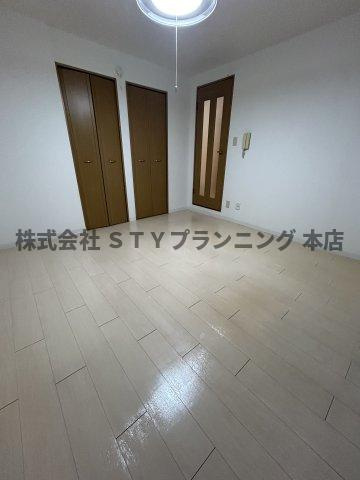 仲介手数料０円！グランコート伊勢山の居間・リビング