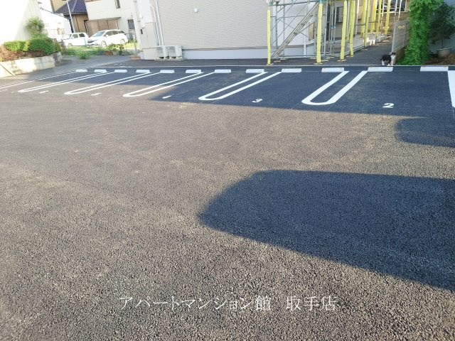 ネクストハウスの駐車場