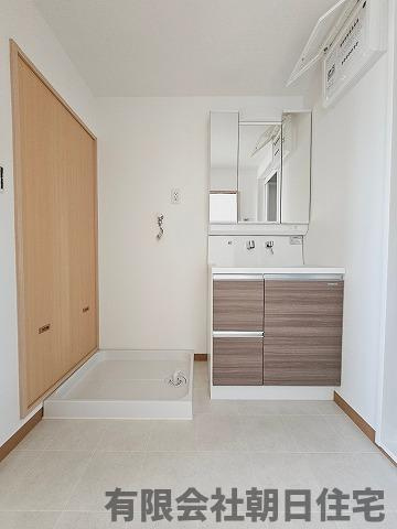 【独立洗面台】 | 【オーナーチェンジ】ロイヤルマンション北田町 | 独立洗面台あり、毎朝おしゃれに忙しい女性の方におすすめです