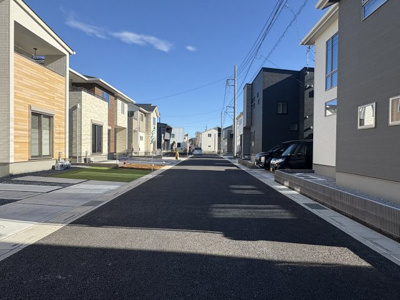 【前面道路含む現地写真】