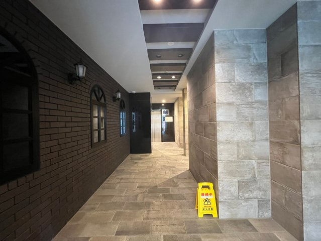 プレサンス心斎橋レヨンのエントランス|清潔なエントランスです