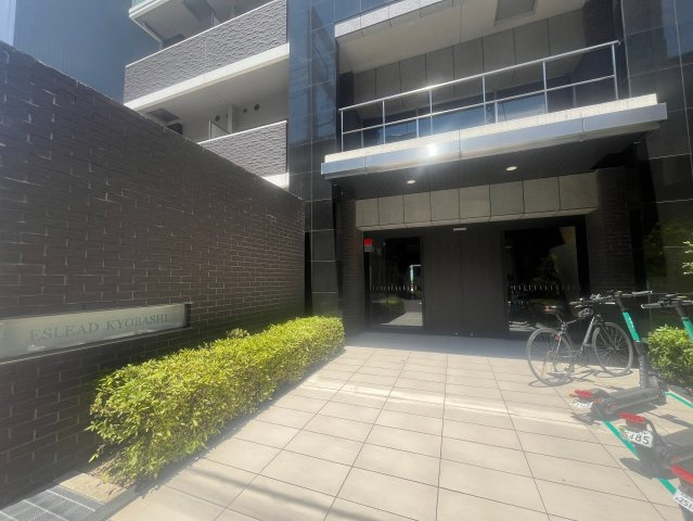 エスリード京橋のエントランス|ゆとりのあるエントランスです