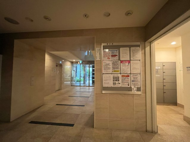 エスリード心斎橋LUXUEのロビー|清潔なロビーです