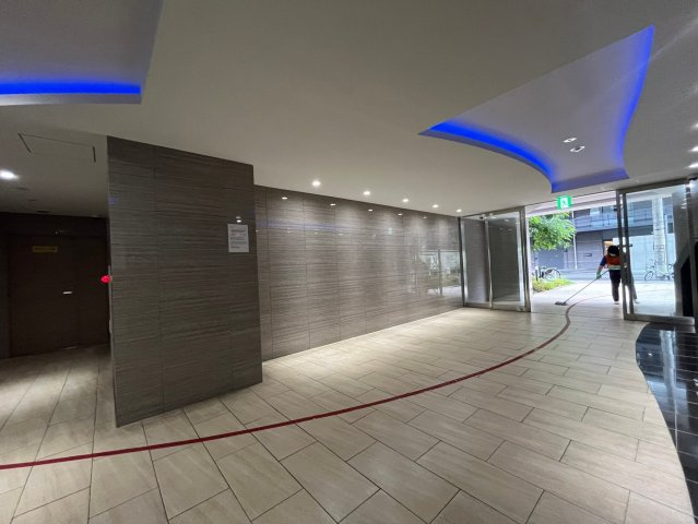 セレニテ心斎橋グランデのロビー|清潔なロビーです