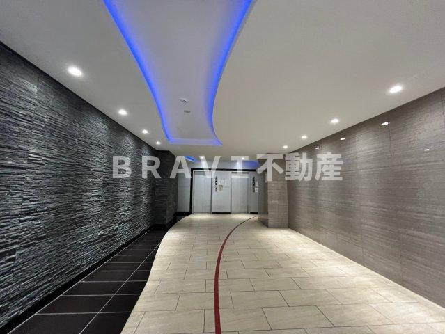 セレニテ心斎橋グランデ　BRAVI不動産のロビー|建物の内部です