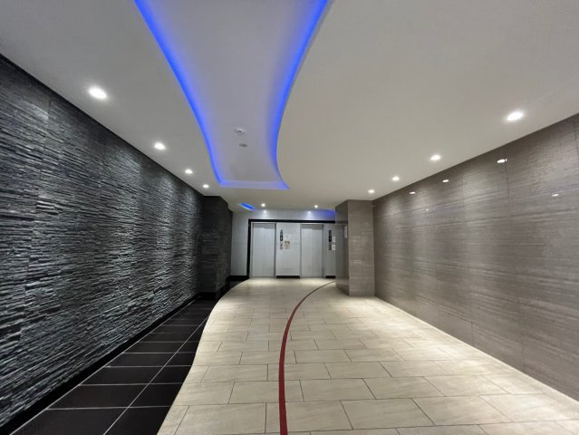 セレニテ心斎橋グランデのロビー|建物の内部です