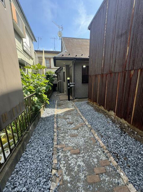 調布市飛田給１丁目の一戸建ての玄関
