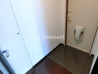 【玄関】 | レムナント晩翠 | 背の高い下駄箱で靴も収納できます。