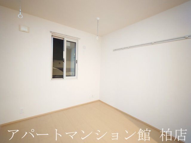 クレシアコートの洋室