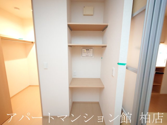 クレシアコートの洋室