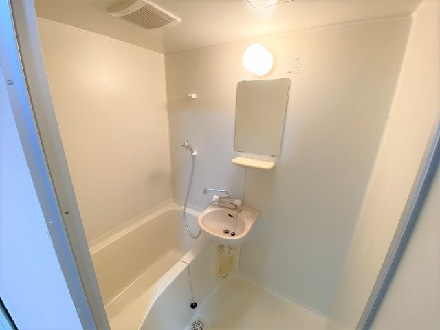 ドミール中貫の浴室