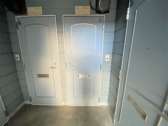 ドミール中貫の玄関