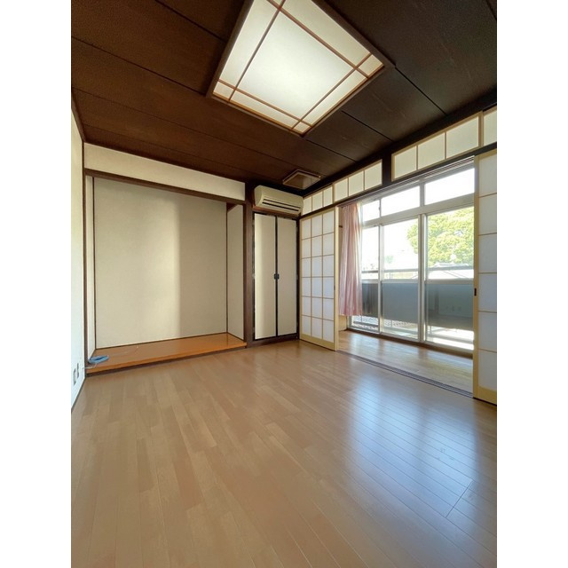 Kビルの居間・リビング|和室から洋室にリフォームしました（3階）