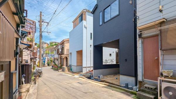 横浜市南区中村町１丁目の新築一戸建の前面道路含む現地写真|陽当りの良さ、住環境を現地にてご確認下さい！
周辺環境も合わせてご案内させて頂きます！