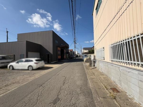 和歌山市栗栖　倉庫の前面道路含む現地写真