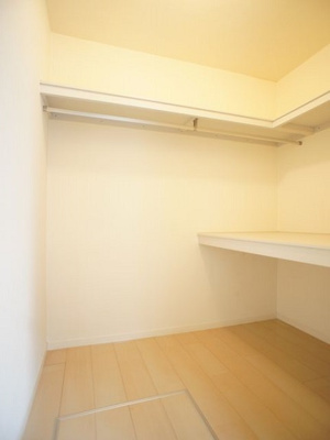 【収納】 | グレースヒルB | ウォークインクロゼット付きでお部屋はスッキリ♪