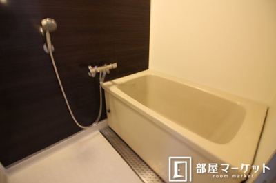 【浴室】 | 元町ヒルズ | 同型タイプ※パネル色は異なります。