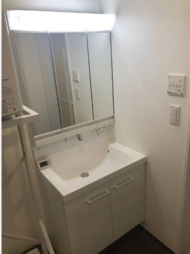 南国市元町　中古戸建　（築浅物件）の独立洗面台