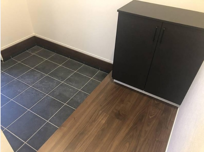 南国市元町　中古戸建　（築浅物件）の玄関|玄関ホール